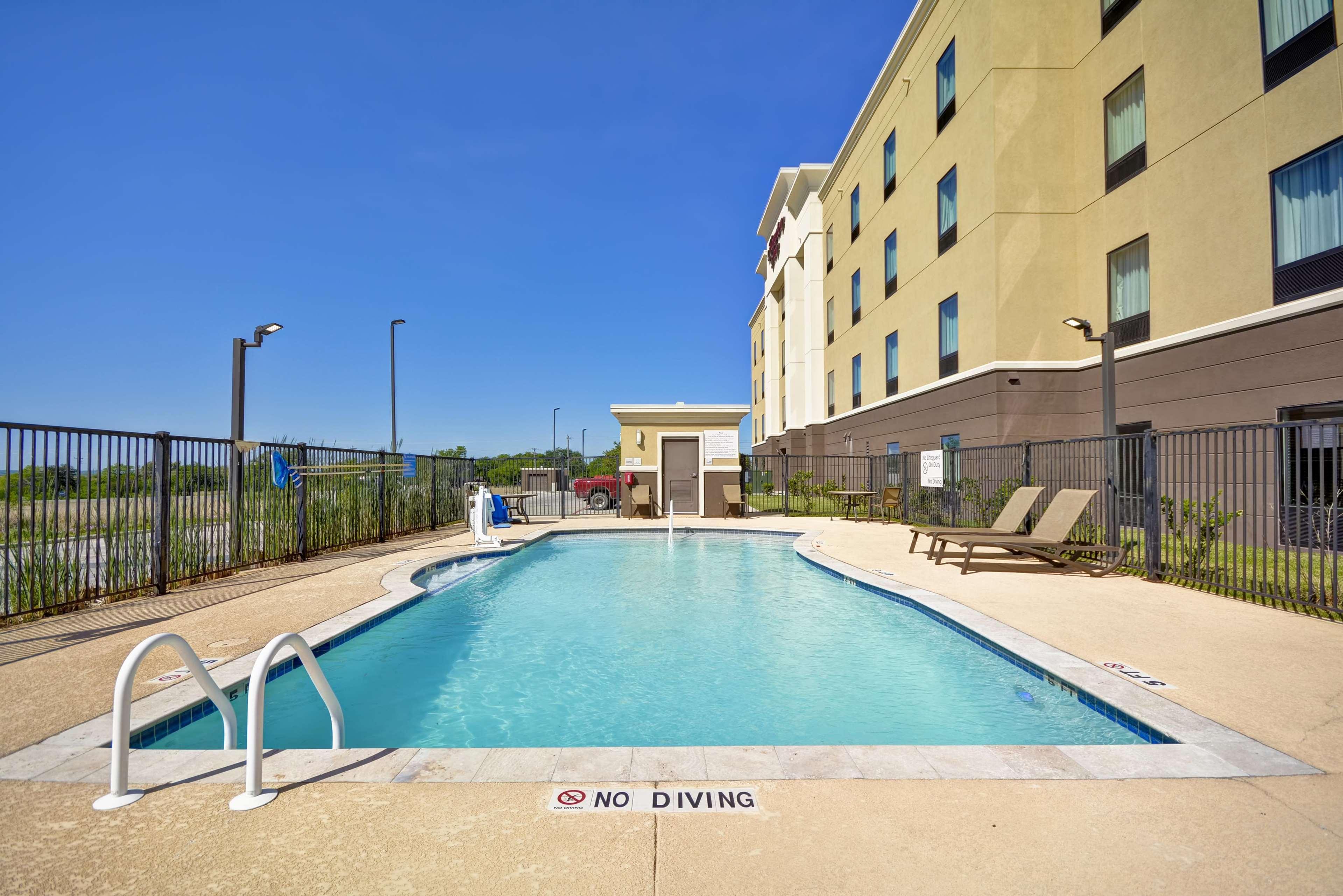 Hampton Inn Kenedy Экстерьер фото
